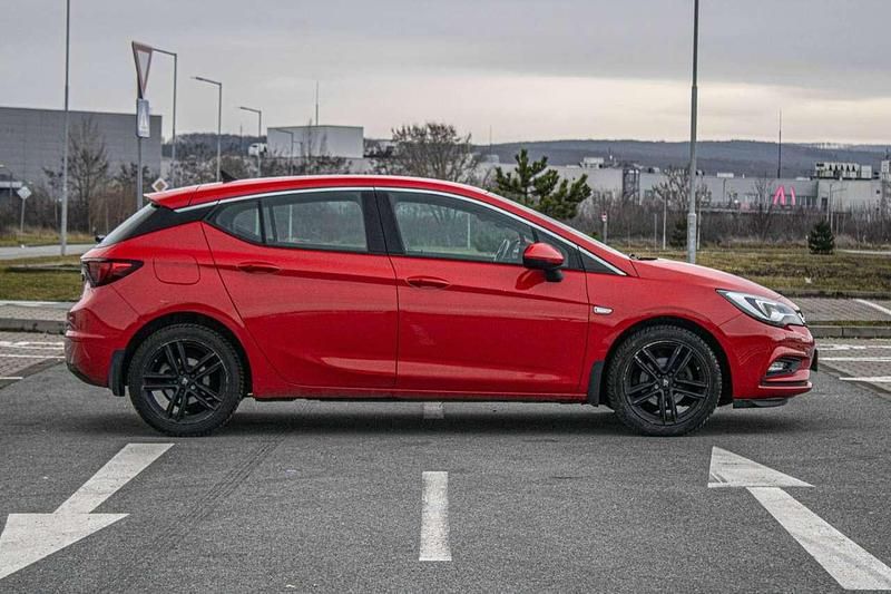 Gebraucht Opel Astra Dynamic 125 PS (91 kW) 2016 Rot Limousine