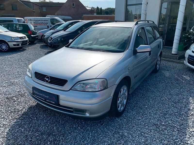 Silber Gebraucht 2000 Opel Astra Elegance Kombi | 2.799 € - Bild 1/4
