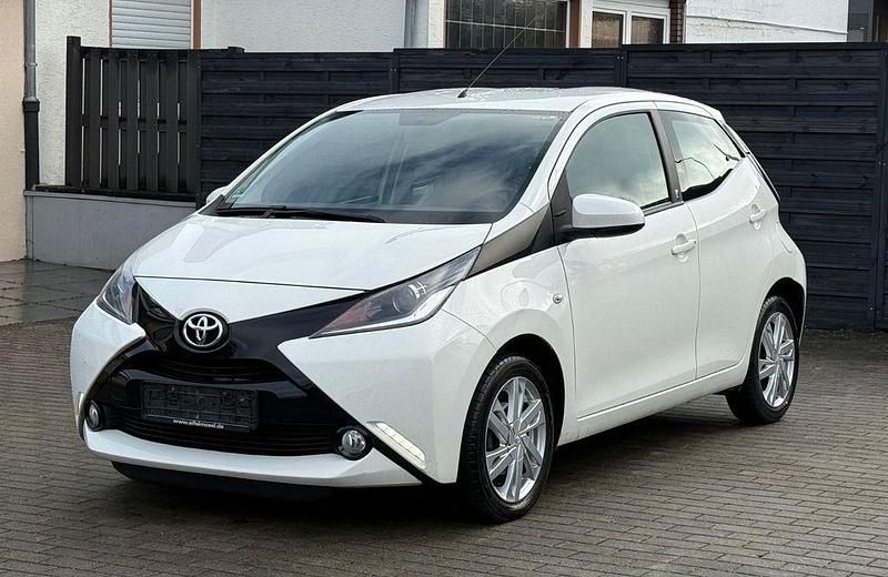 Weiß Gebraucht 2018 Toyota Aygo X-play Kleinwagen | 5.300 € (Superpreis) - Bild 1/4