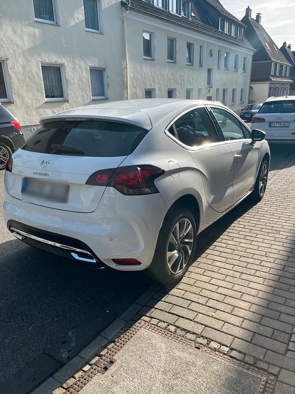 Gebraucht Citroën DS4 120 PS (88 kW) 2012 Weiß Kleinwagen