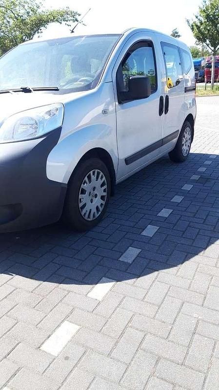 Gebraucht Peugeot Bipper 75 PS (55 kW) 2015 Silber Van / Kleinbus