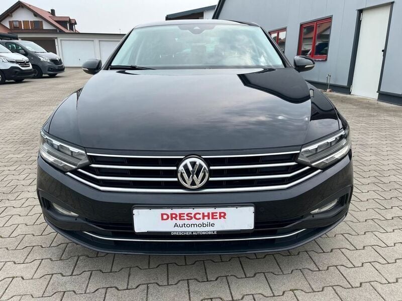 Schwarz Gebraucht 2021 VW Passat Business Limousine | 15.900 € (Teuer) - Bild 1/4