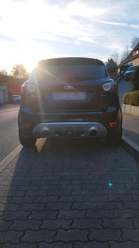 Gebraucht Ford Kuga 200 PS (147 kW) 2010 Schwarz SUV
