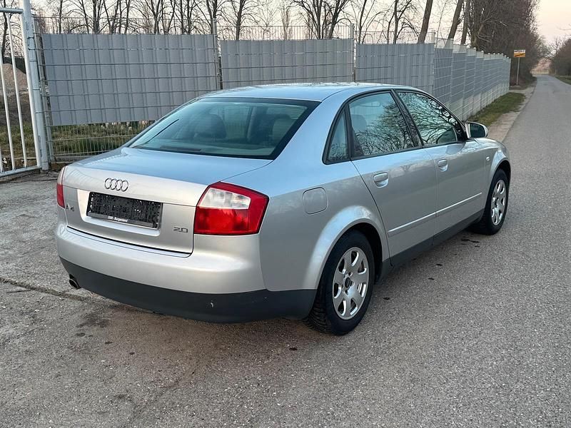 Käytetty Audi A4 130 HP (95 kW) 2001 Hopea Sedan