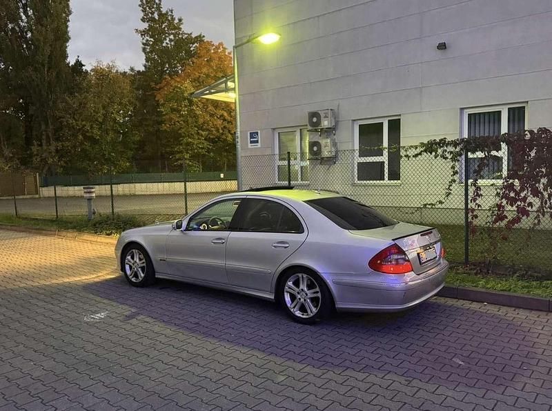 Gebraucht Mercedes E200 Avantgarde 184 PS (135 kW) 2006 Silber Limousine