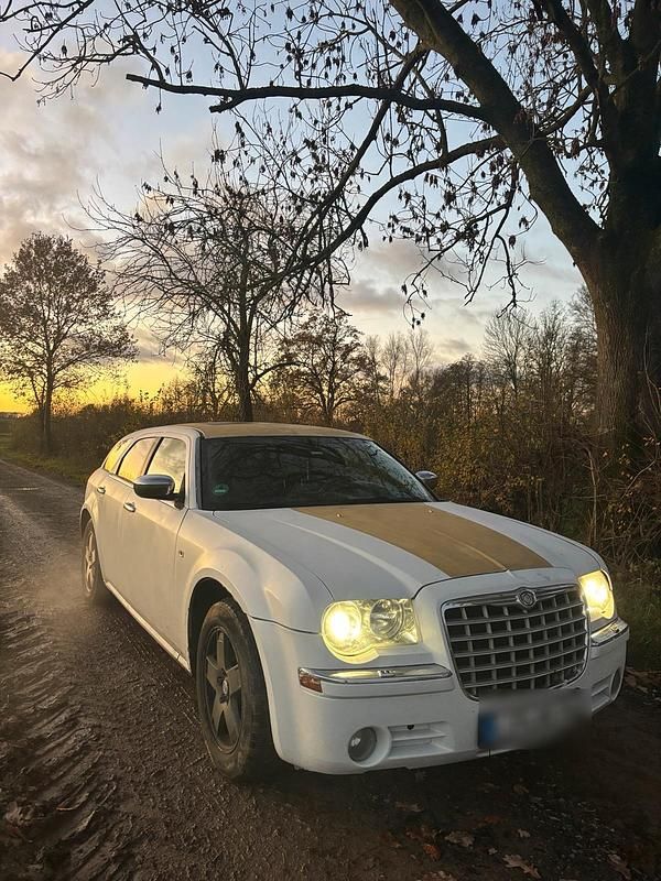 Weiß Gebraucht 2004 Chrysler 300C Kombi | 4.500 € (Fairer Preis) - Bild 1/4
