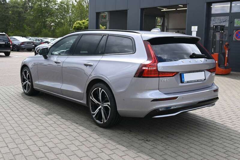 Gebraucht Volvo V60 Plus 197 PS (144 kW) 2025 Silber Kombi