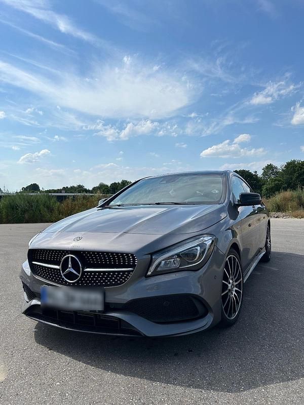 Silber Gebraucht 2017 Mercedes 250 AMG line Coupé | 22.700 € (Guter Preis) - Bild 1/4