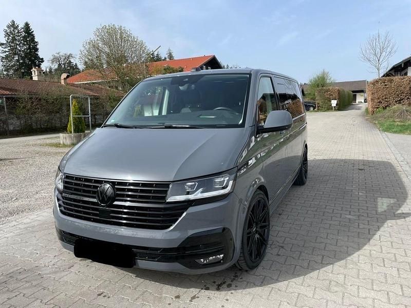 Gebraucht VW Multivan Highline 204 PS (150 kW) 2022 Grau Van