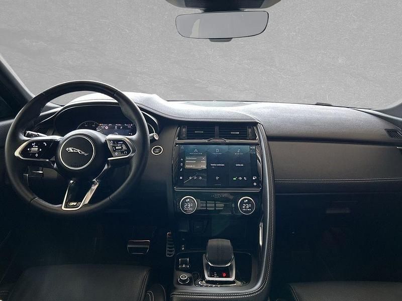 Second-hand Jaguar E-Pace R-Dynamic 206 CP (151 kW) 2023 Gri SUV