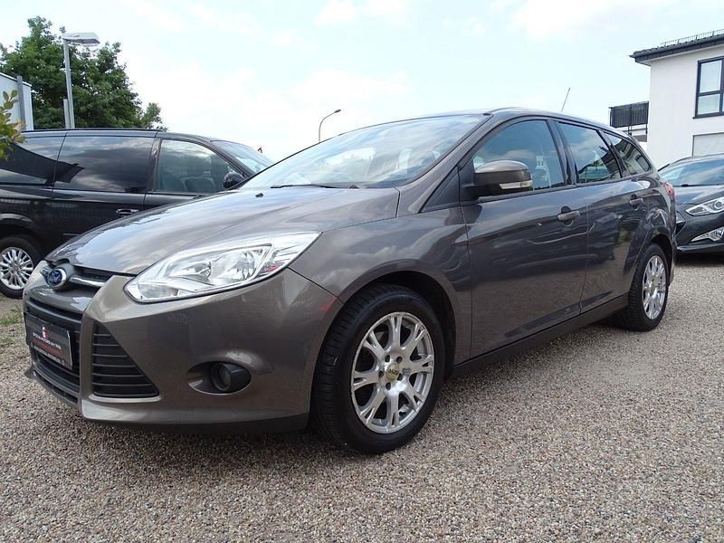 Gebraucht Ford Focus Trend 101 PS (74 kW) 2014 Braun Limousine