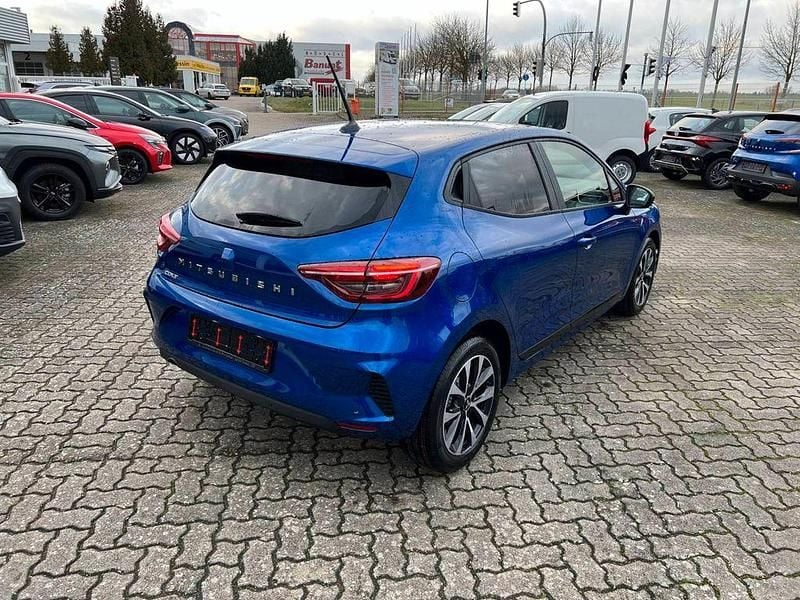Neu Mitsubishi Colt Plus 91 PS (66 kW) 2025 Blau Limousine