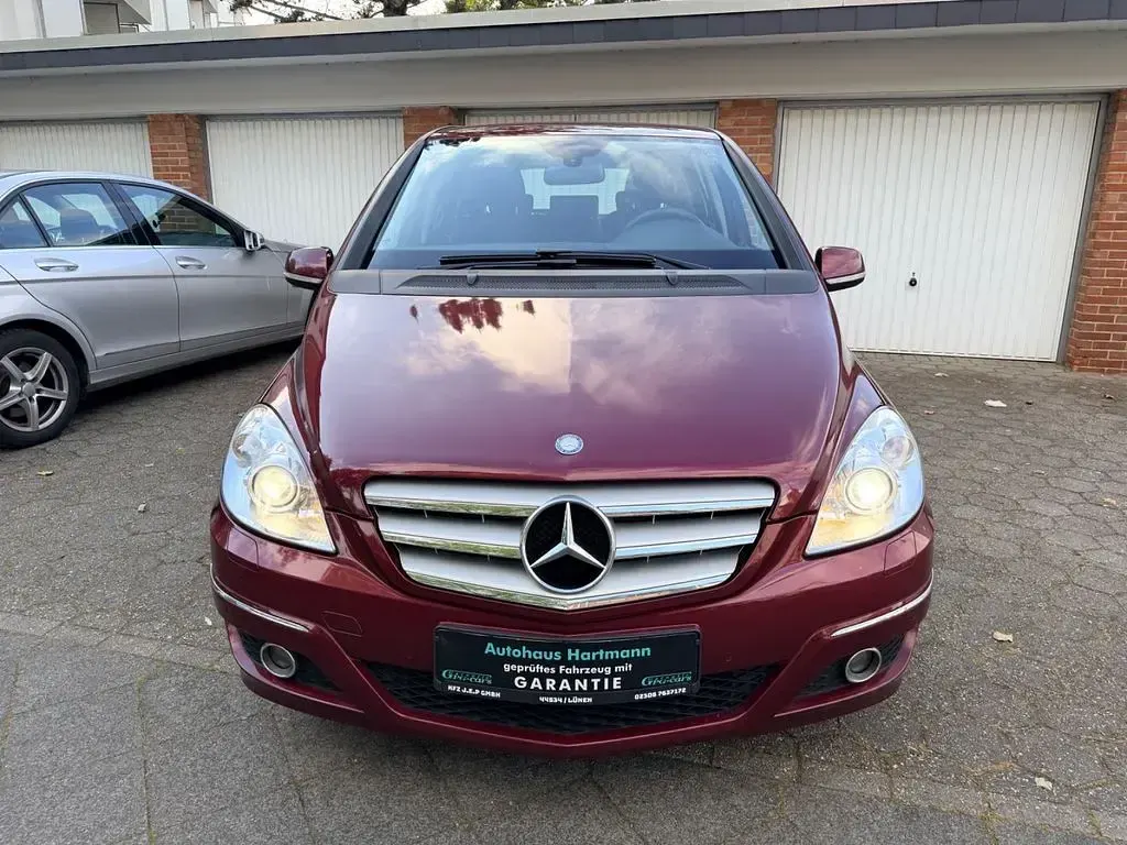 Gebraucht Mercedes B180 109 PS (80 kW) 2010 Rot Van / Kleinbus