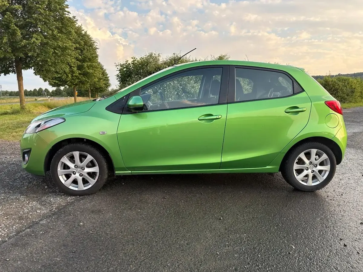 Gebraucht Mazda 2 84 PS (61 kW) 2011 Grün Kleinwagen