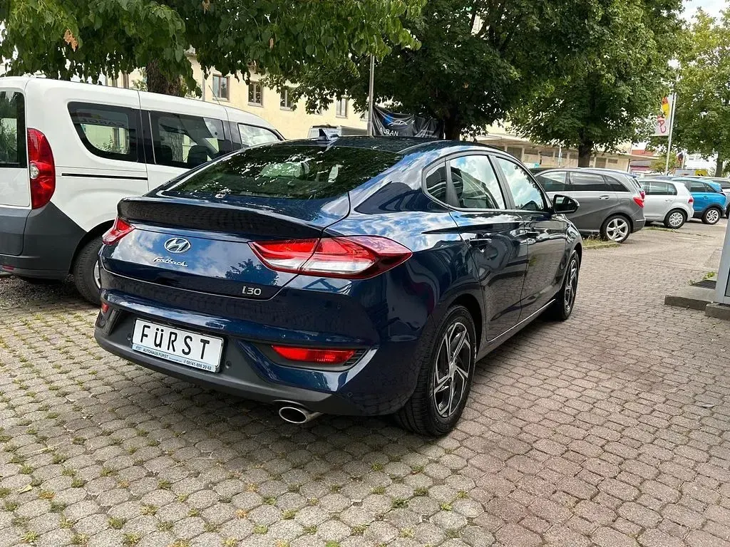 Gebraucht Hyundai i30 Sport 120 PS (88 kW) 2021 Blau Limousine