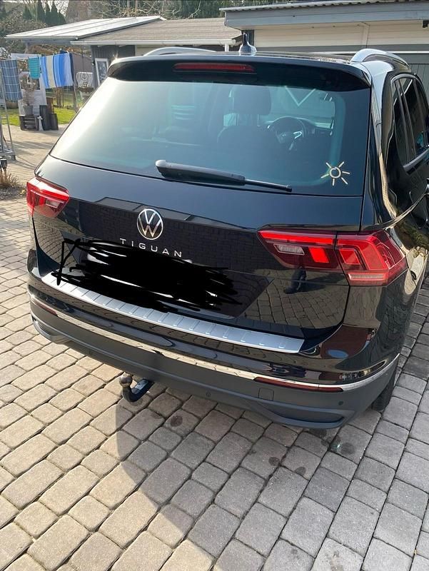 Gebraucht VW Tiguan Active 150 PS (110 kW) 2023 Schwarz SUV