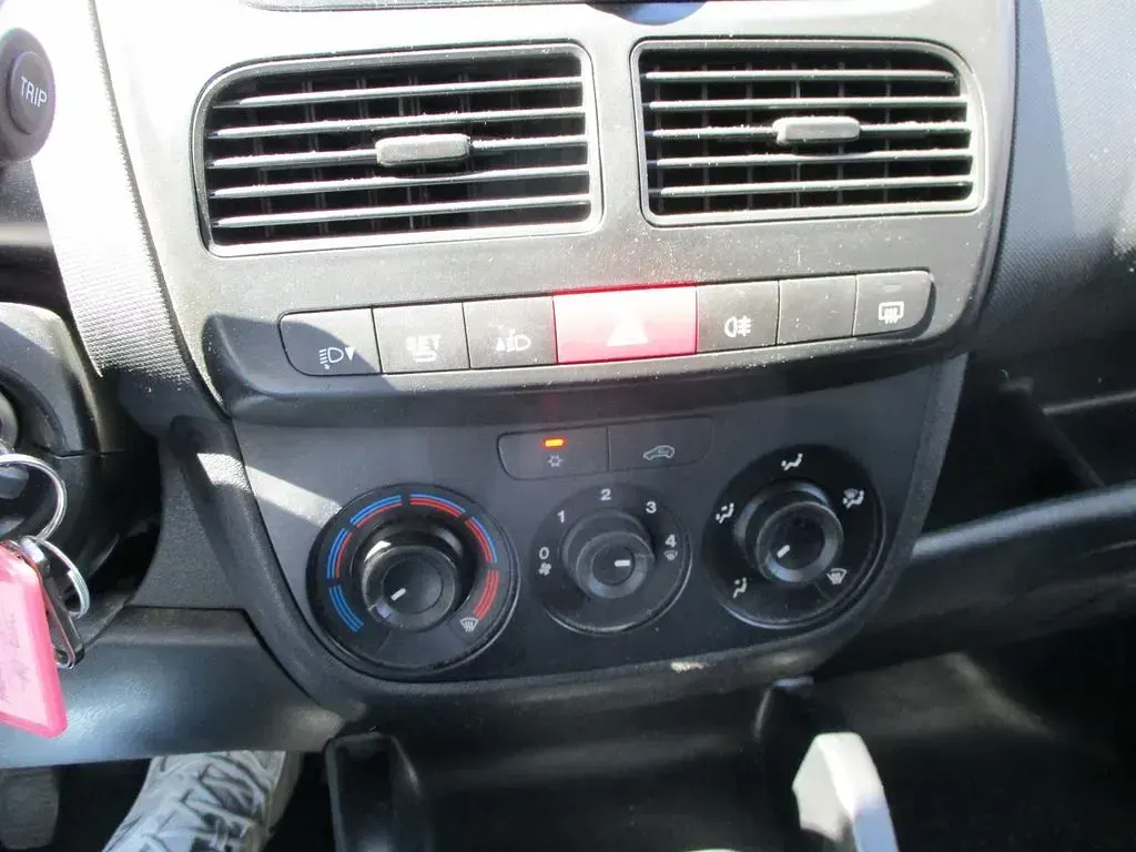 Gebraucht Opel Combo 90 PS (66 kW) 2014 Silber Van / Kleinbus