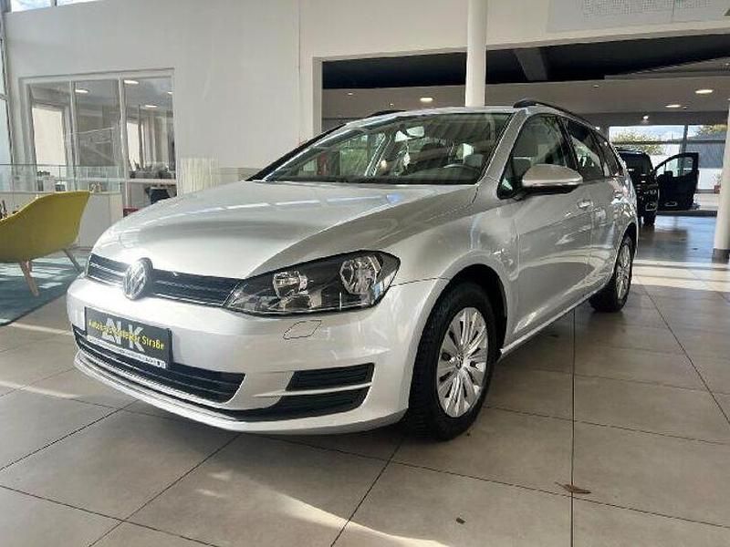 Grau Gebraucht 2015 VW Golf VII Trendline Limousine | 6.490 € (Superpreis) - Bild 1/4
