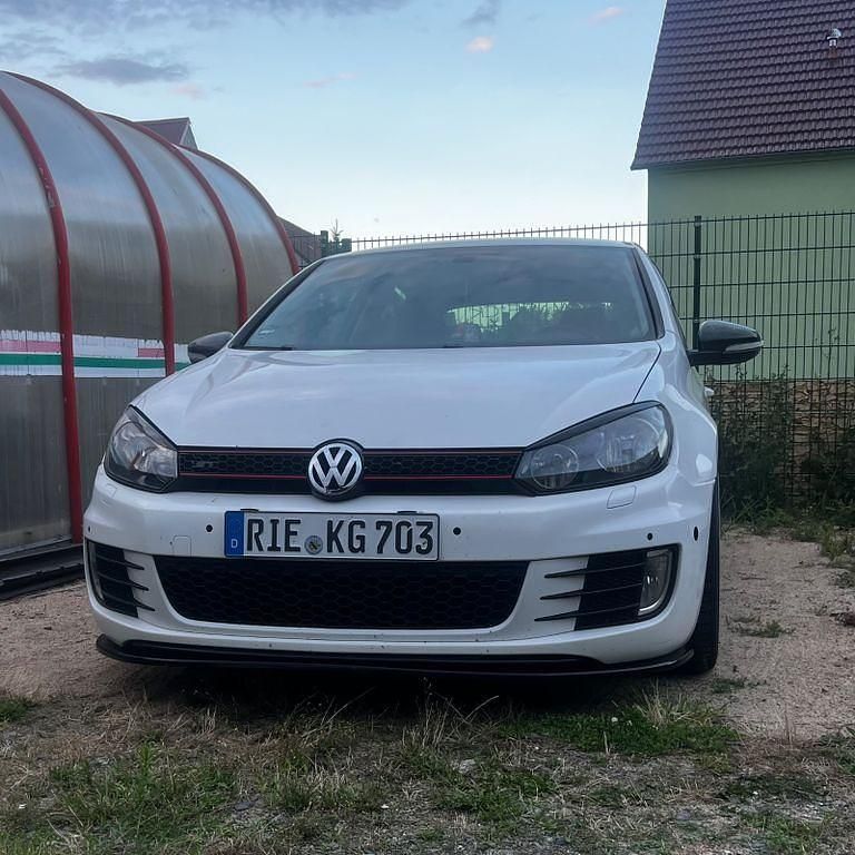 Gebraucht VW Golf VI Team 105 PS (77 kW) 2010 Weiß Kleinwagen