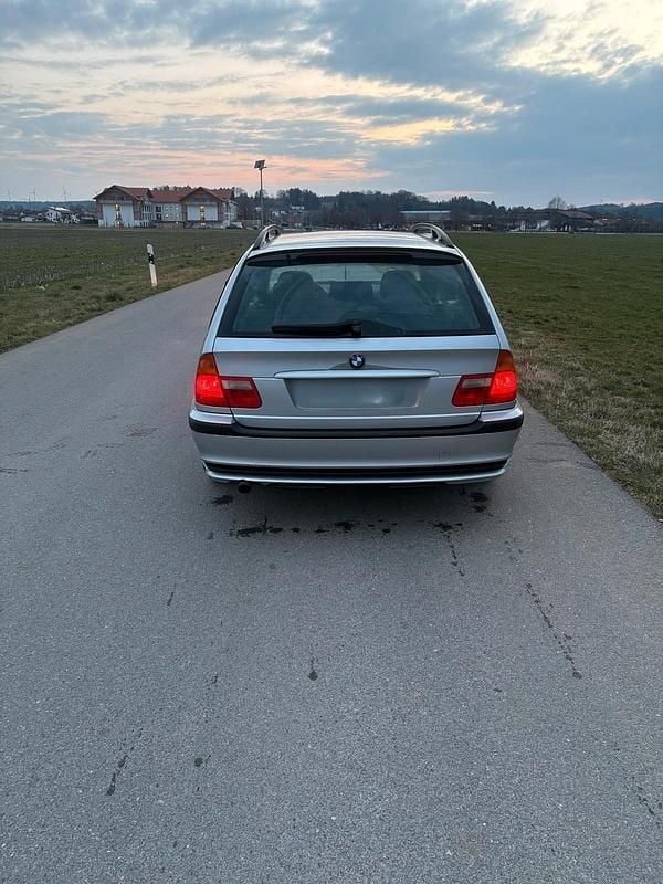 Gebraucht BMW 318 143 PS (105 kW) 2002 Grau Kombi