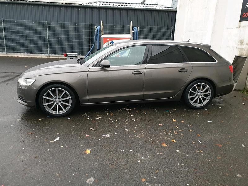 Gebraucht Audi A6 245 PS (180 kW) 2012 Grau Kombi