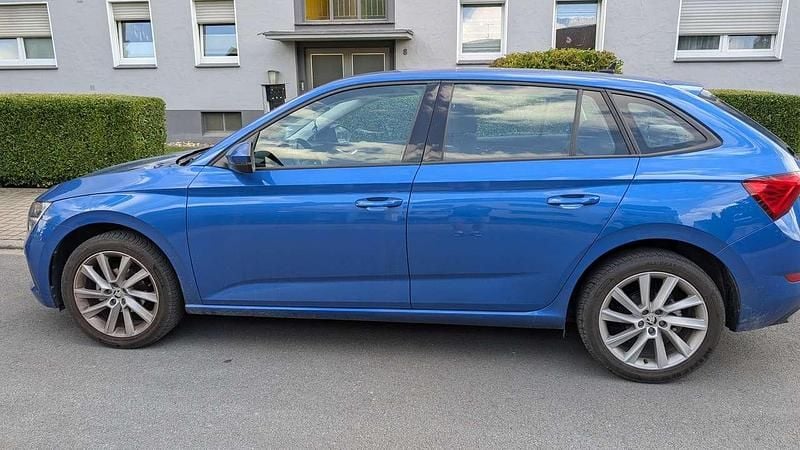 Blau Gebraucht 2021 Skoda Scala Clever Kleinwagen | 12.300 € (Superpreis) - Bild 1/4