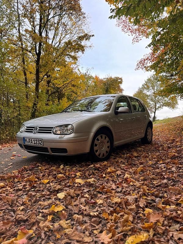 Silber Gebraucht 2003 VW Golf IV Pacific Limousine | 2.699 € - Bild 1/4