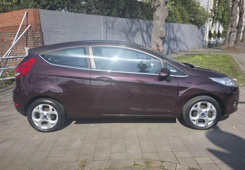 Gebraucht Ford Fiesta 82 PS (60 kW) 2009 Rot Kleinwagen
