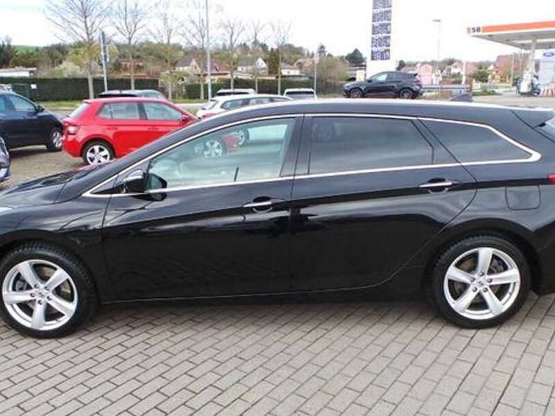 Gebraucht Hyundai i40 Premium 121 PS (88 kW) 2016 Andere Limousine