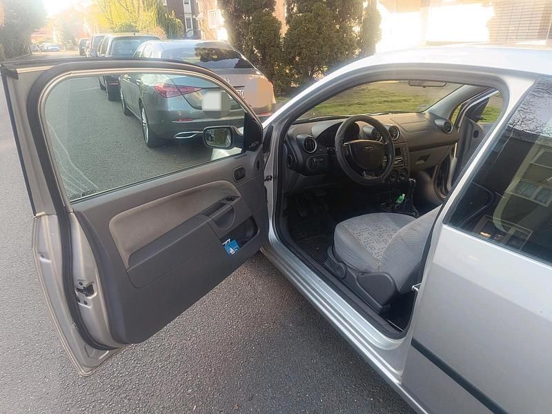 Gebraucht Ford Fiesta 80 PS (58 kW) 2003 Grau Kleinwagen