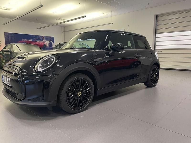 Schwarz Gebraucht 2023 Mini Cooper SE Classic Kleinwagen | 18.900 € (Guter Preis) - Bild 1/4