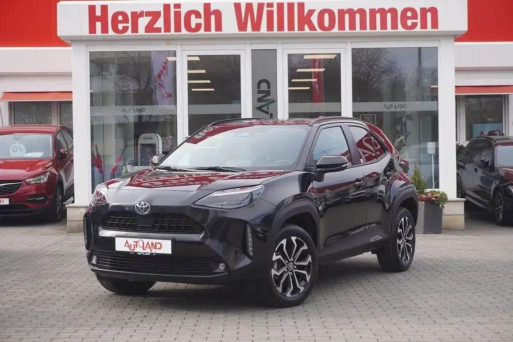 Gebraucht Toyota Yaris Cross 116 PS (85 kW) 2024 Rot SUV