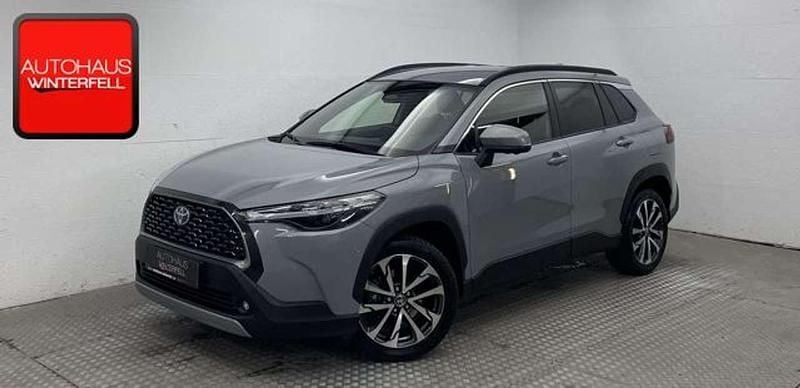 Manhattangrau metallic Gebraucht 2022 Toyota Corolla Cross Lounge SUV | 31.400 € (Fairer Preis) - Bild 1/4