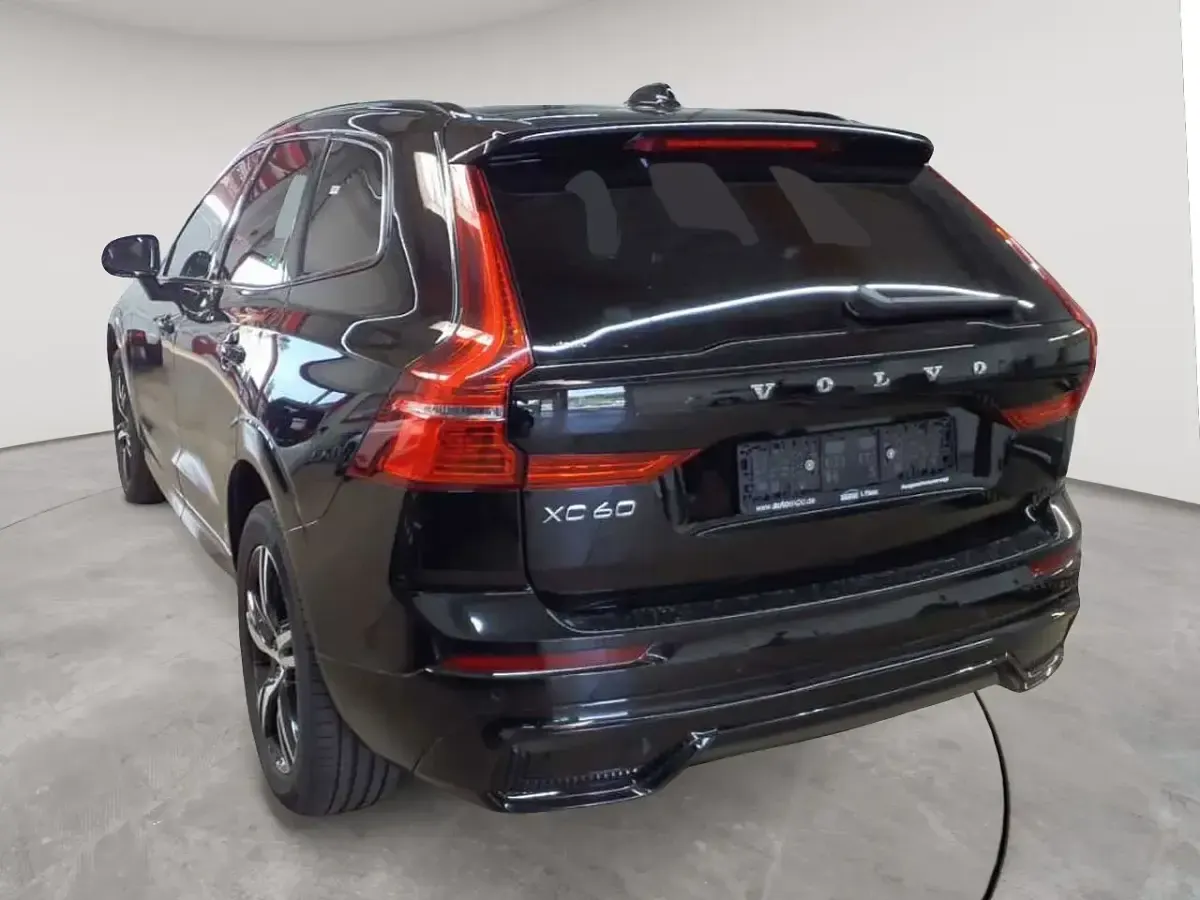 Gebraucht Volvo XC60 R-Design 197 PS (144 kW) 2022 Black stone SUV