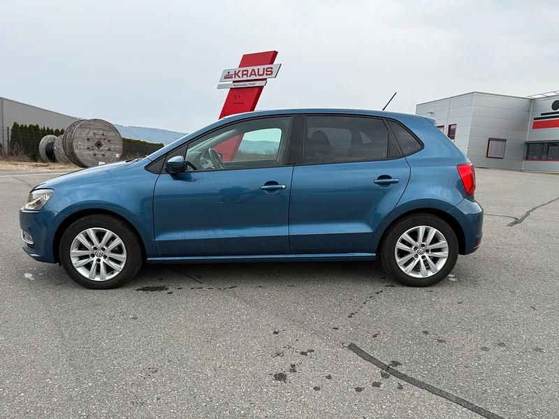 Gebraucht VW Polo Highline 90 PS (66 kW) 2016 Blau Kleinwagen