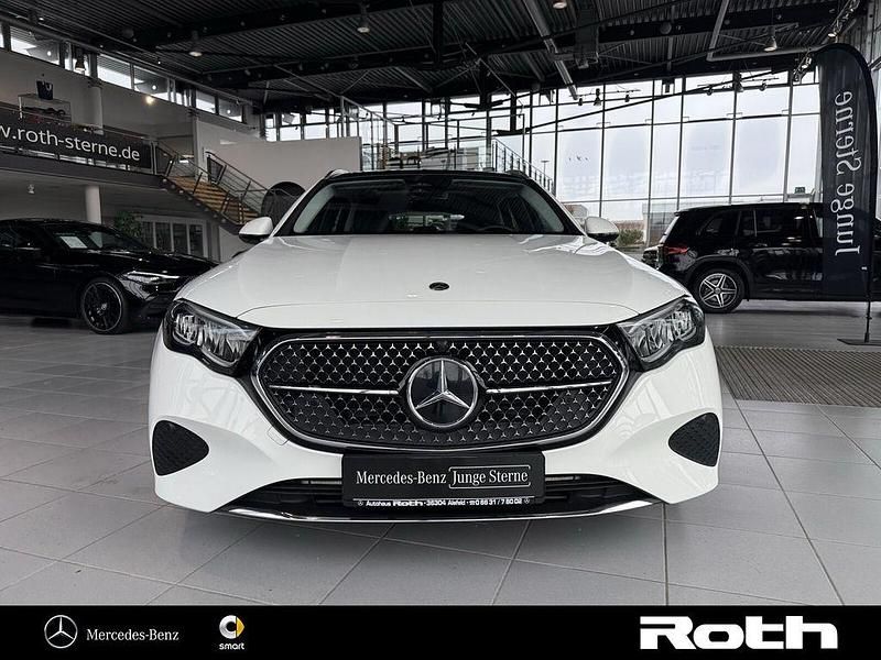 Gebraucht Mercedes E200 Avantgarde 204 PS (150 kW) 2024 Weiß Limousine