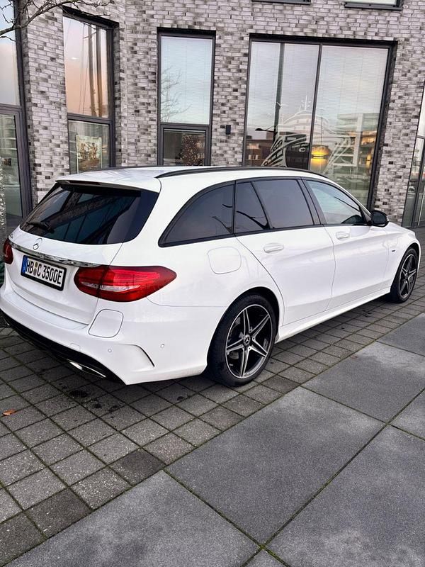 Weiß Gebraucht 2017 Mercedes C350e AMG Kombi | 19.600 € (Guter Preis) - Bild 1/4