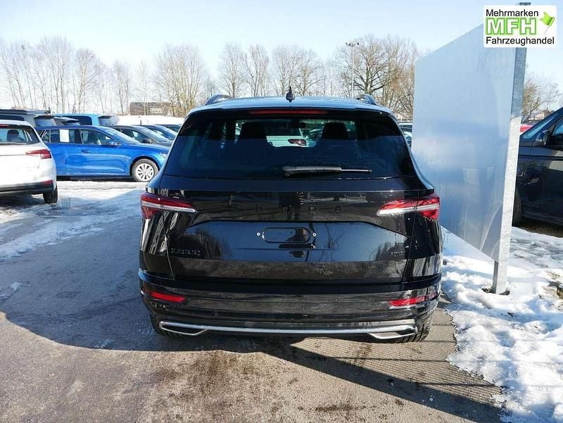 Neu Skoda Karoq SportLine 190 PS (139 kW) 2026 Blackmagic perleffekt SUV