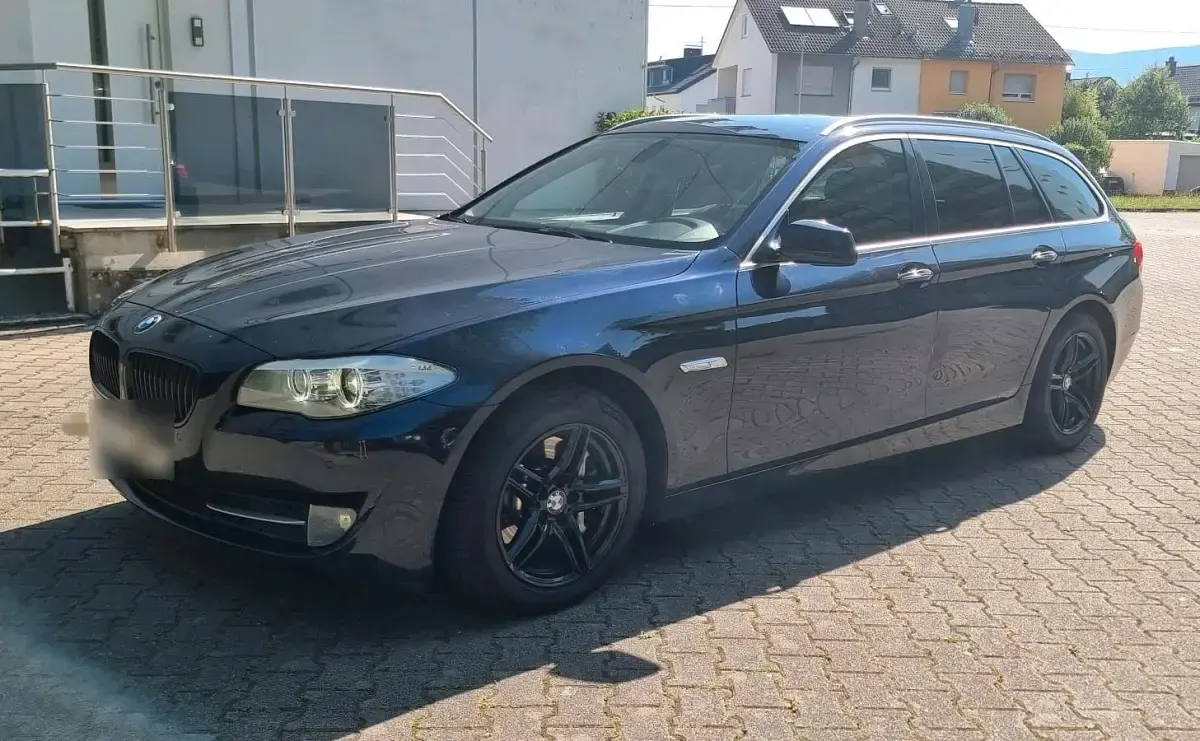 Gebraucht BMW 525 204 PS (150 kW) 2011 Blau Limousine