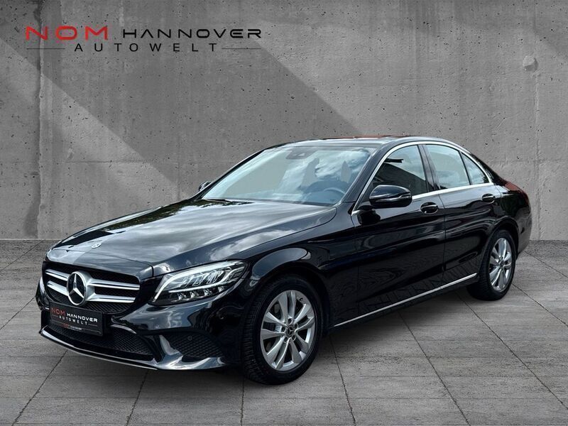 Schwarz Gebraucht 2019 Mercedes C180 Limousine | 22.490 € (Guter Preis) - Bild 1/4
