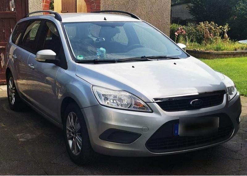 Silber Gebraucht 2011 Ford Focus Kombi | 2.750 € (Superpreis) - Bild 1/4
