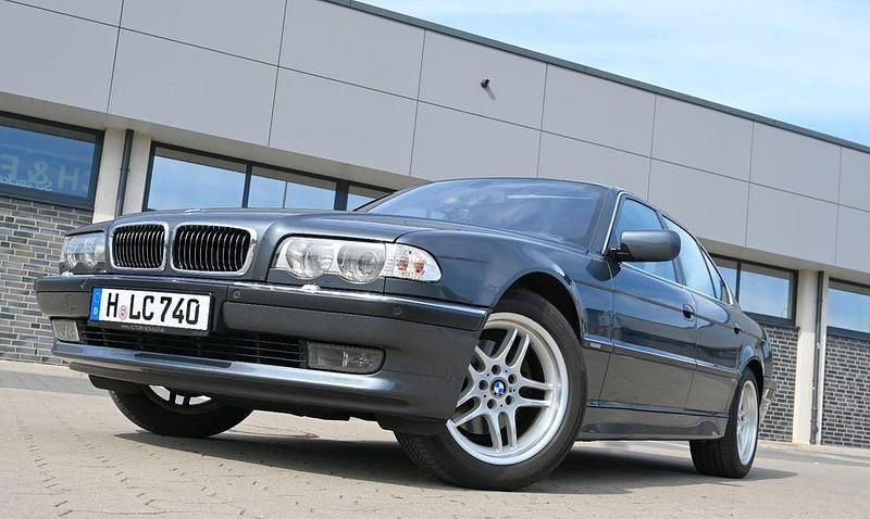 Moiregrau metallic Gebraucht 2001 BMW 740 Limousine | 29.990 € - Bild 1/4