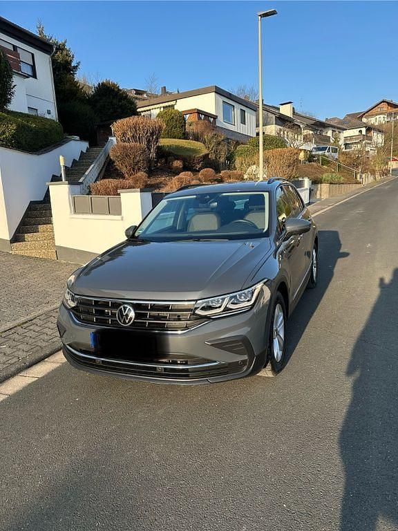 Gebraucht VW Tiguan Life 150 PS (110 kW) 2022 Grau SUV