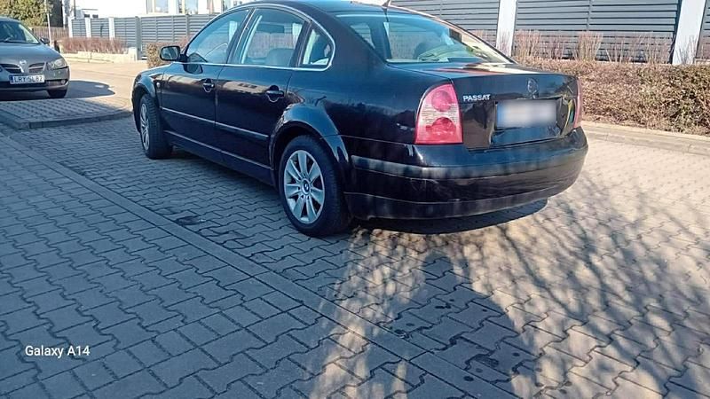Gebraucht VW Passat 131 PS (96 kW) 2002 Schwarz Limousine