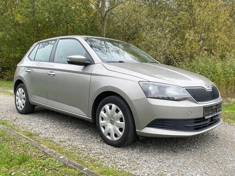 Beige Gebraucht 2016 Skoda Fabia Ambition Limousine | 4.490 € (Fairer Preis) - Bild 1/4