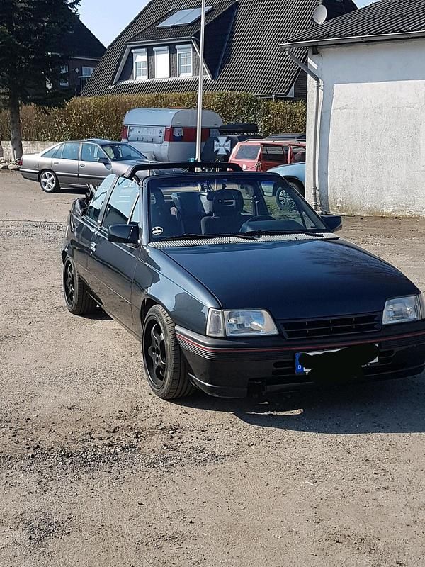 Schwarz Gebraucht 1988 Opel Kadett Cabrio | 2.500 € - Bild 1/4