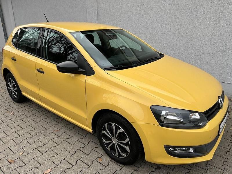 Gelb Gebraucht 2011 VW Polo Trendline Limousine | 7.500 € (Etwas zu teuer) - Bild 1/4