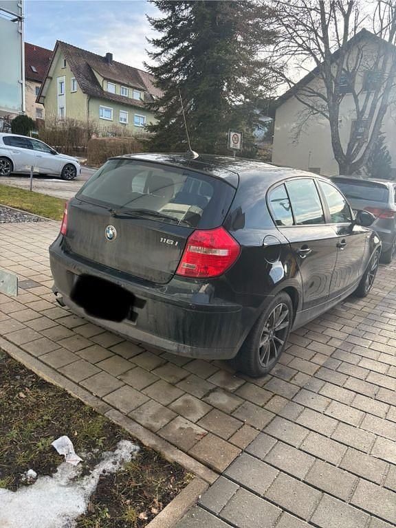 Gebraucht BMW 116 122 PS (89 kW) 2010 Schwarz Kleinwagen