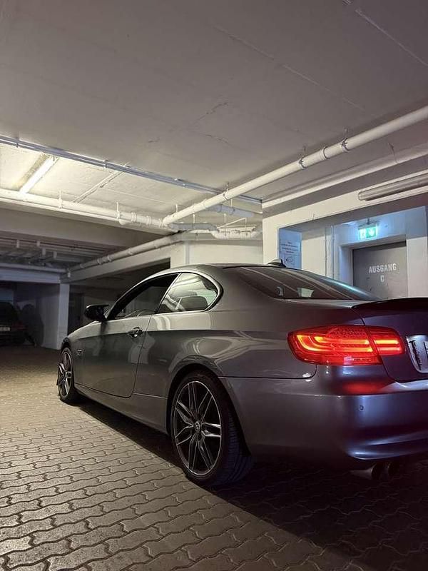 Gebraucht BMW 320 184 PS (135 kW) 2010 Coupé