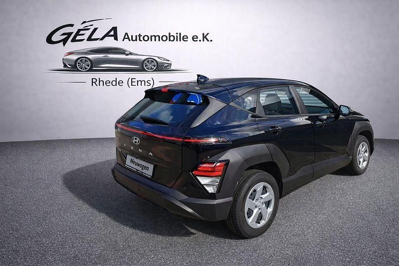 Neu Hyundai Kona Select 101 PS (74 kW) 2025 Schwarz SUV